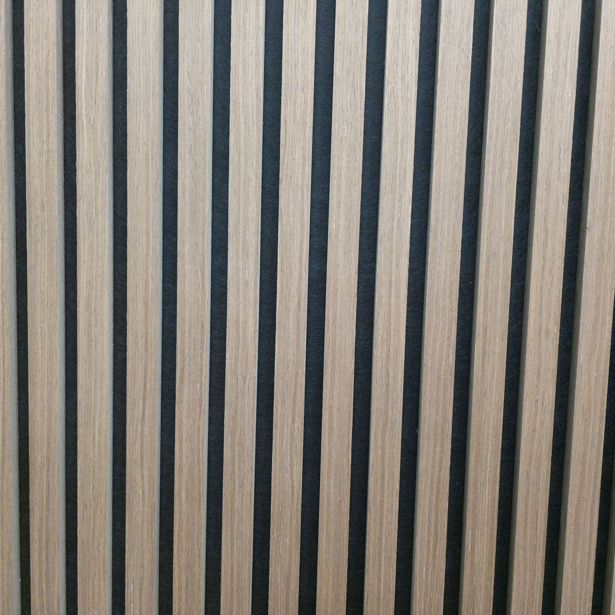 Confezione da 4 pannelli acustici quadrati in legno 600 mm x 600 mm con 1 adesivo in omaggio
